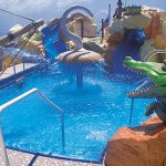 Zambúllete en la piscina infantil de Buccaneer's Wet & Wild